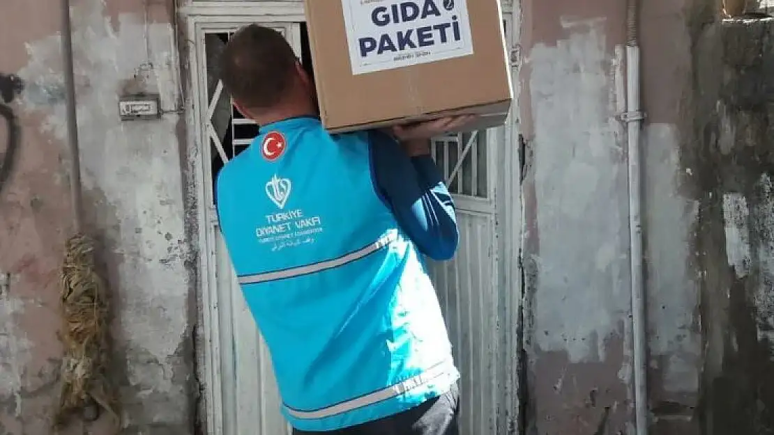 Diyanet Vakfı Siirt'te Gıda Paketi Dağıttı