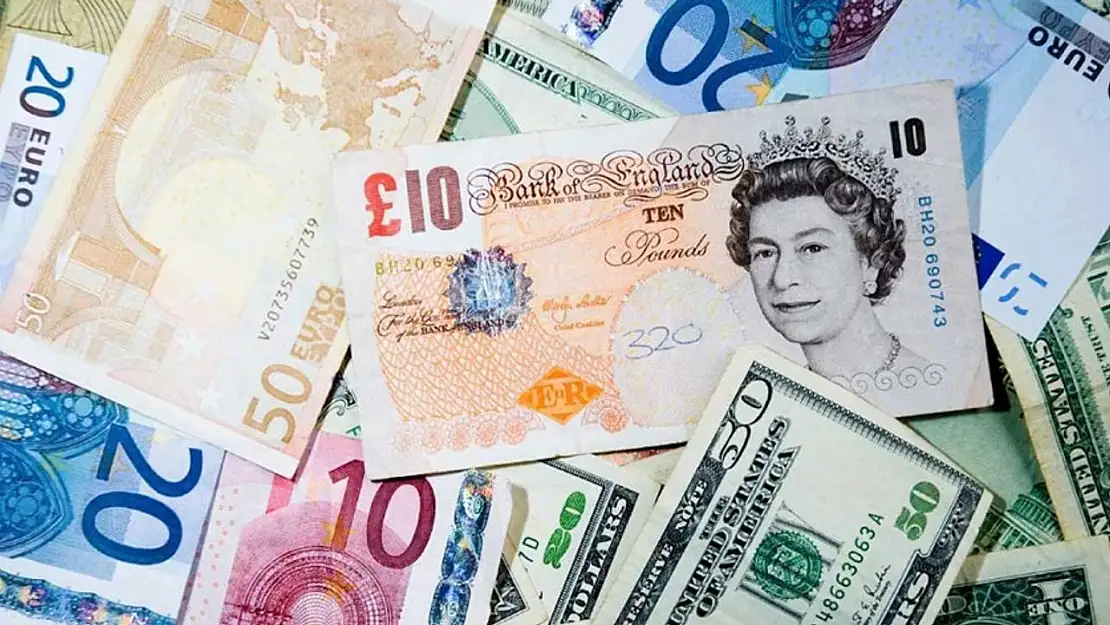 Döviz Kurları Rekor Tazeledi: Dolar, Euro ve Sterlin Yükselişini Sürdürüyor