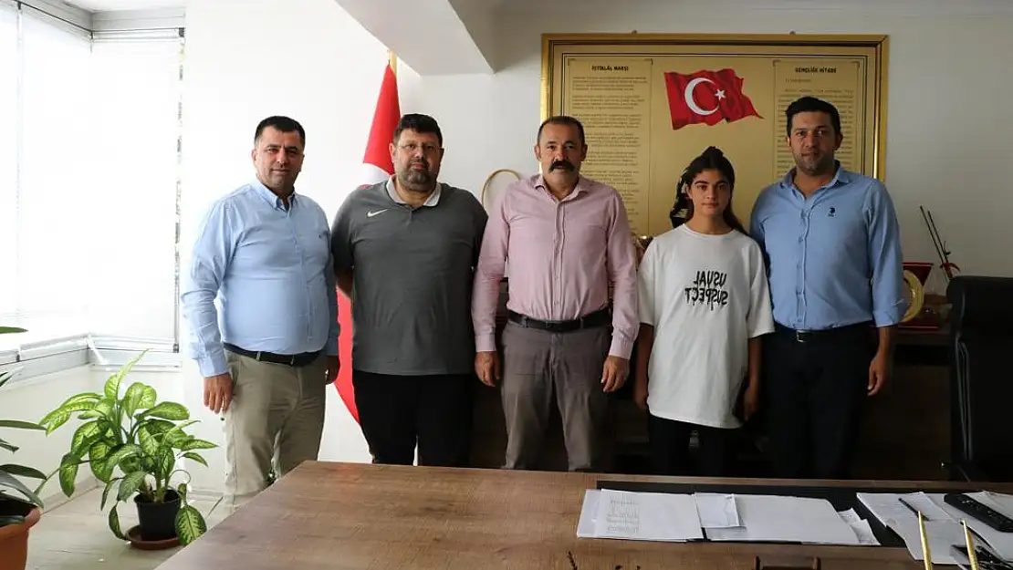 Hentbol Sporcumuz Songül Akdağ, Burdur'da Düzenlenecek Olan U-15 Milli Takım Kampına Gidiyor