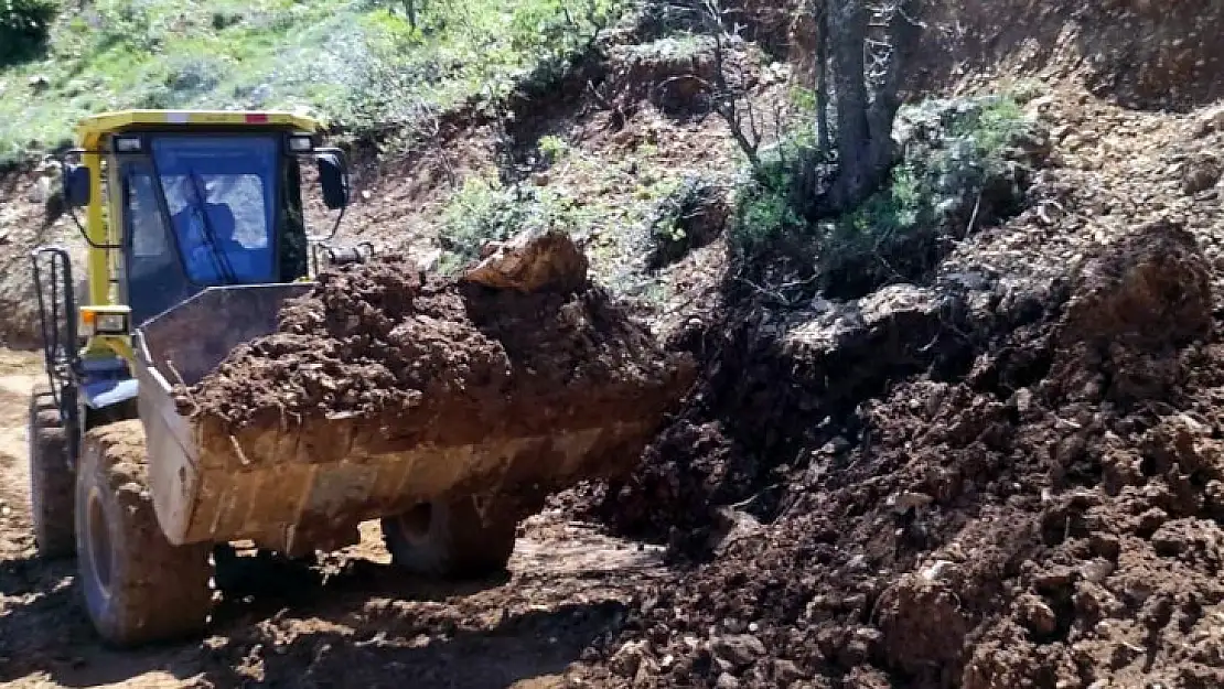 Heyelan nedeniyle kapanan yollar açıldı