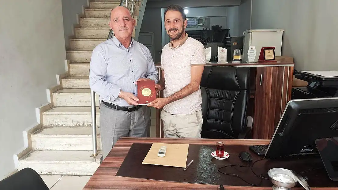 İKRAM SEVGİLİ'DEN HZ.PEYGAMBERDEN ZİKİR VE DUALAR ADLI KİTAP