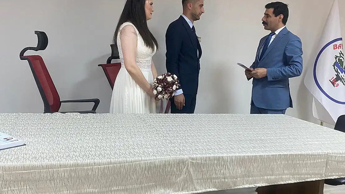 Kaymakam/Belediye Başkan V. Emin Bağlı, Genç Çiftin Nikah Şahidi Oldu