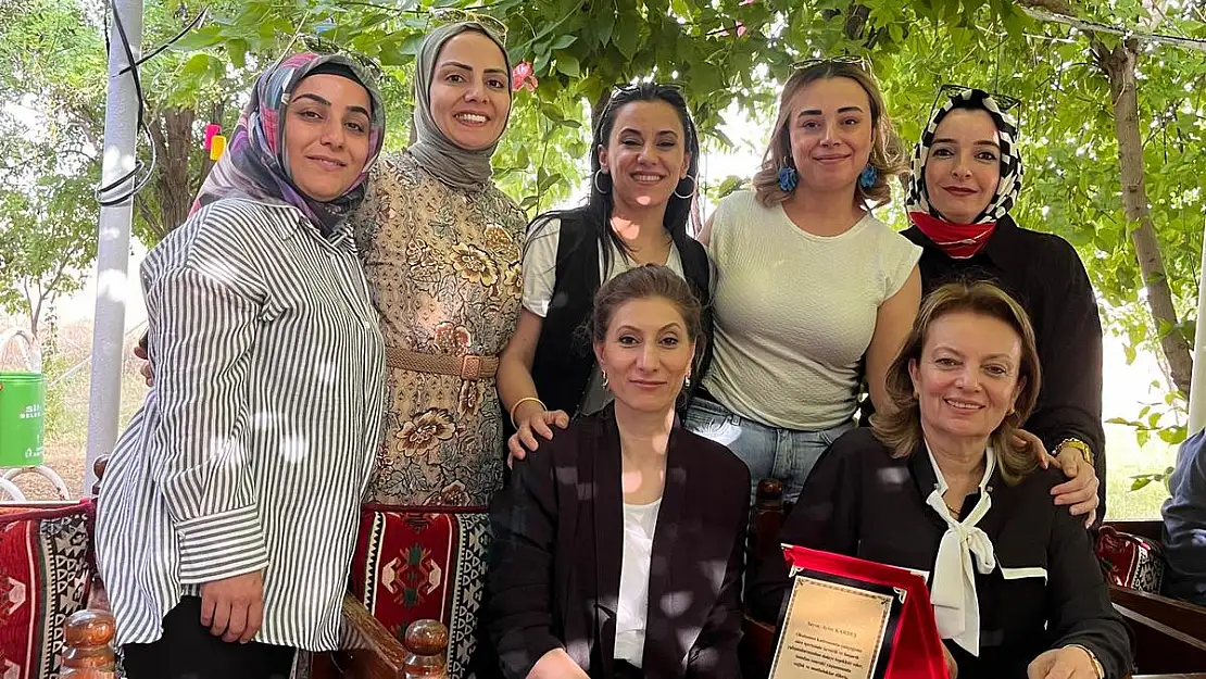 Mehmetçik İlkokulundan Emekli Olan Öğretmene ve Tayini Çıkan Öğretmenlere Veda Yemeği