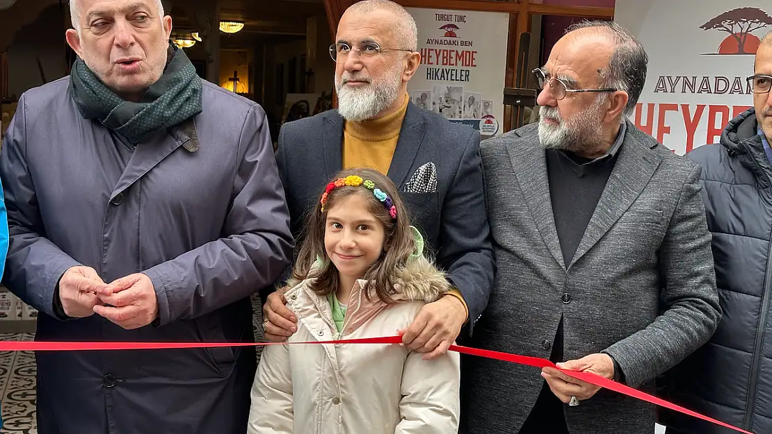 Metin Külünk, Afrika İçin Kitap Satın Aldı ve Dağıttı