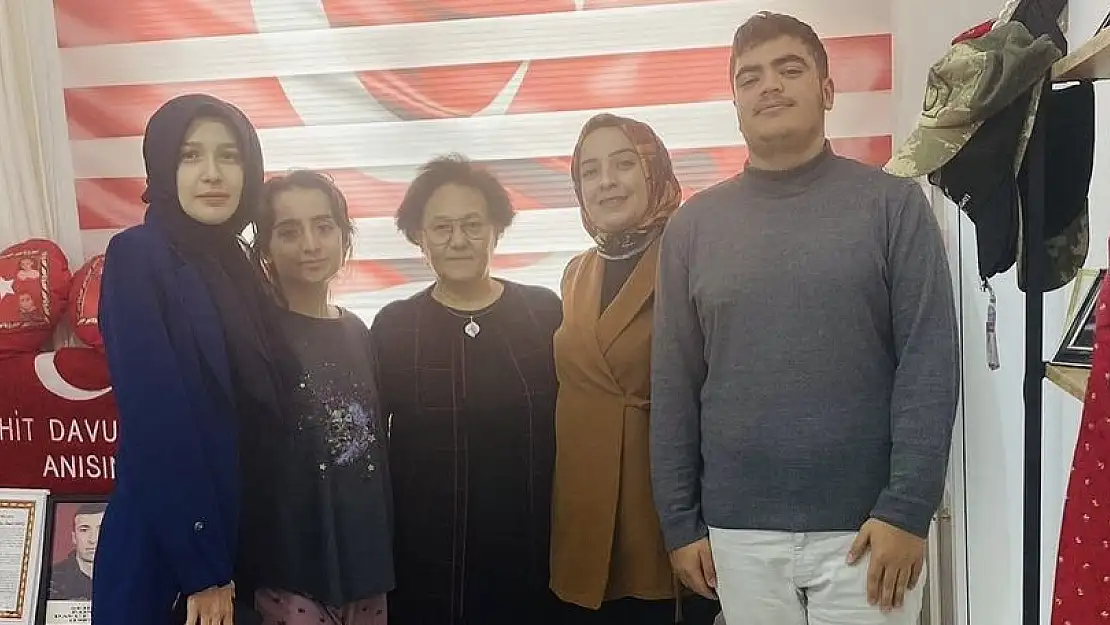 Siirt AK Parti Kadın Kolları Başkanı Av.Betül Tuğba Mavi'den Şehit Eşine Ziyaret