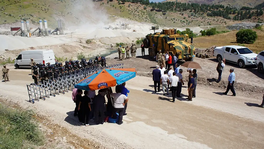 Siirt Baykan'da Köylüler Şantiye Yolunu Kapattı, Köprü ve Yol Talep Etti