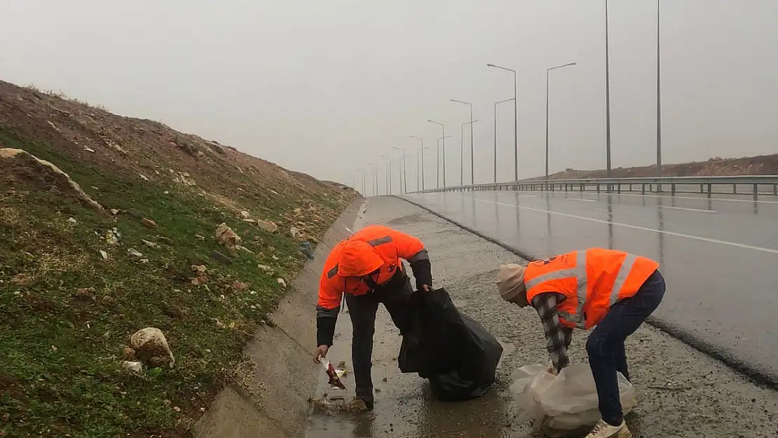 Siirt Çevre Karayolunda Temizlik Çalışması Başlatıldı