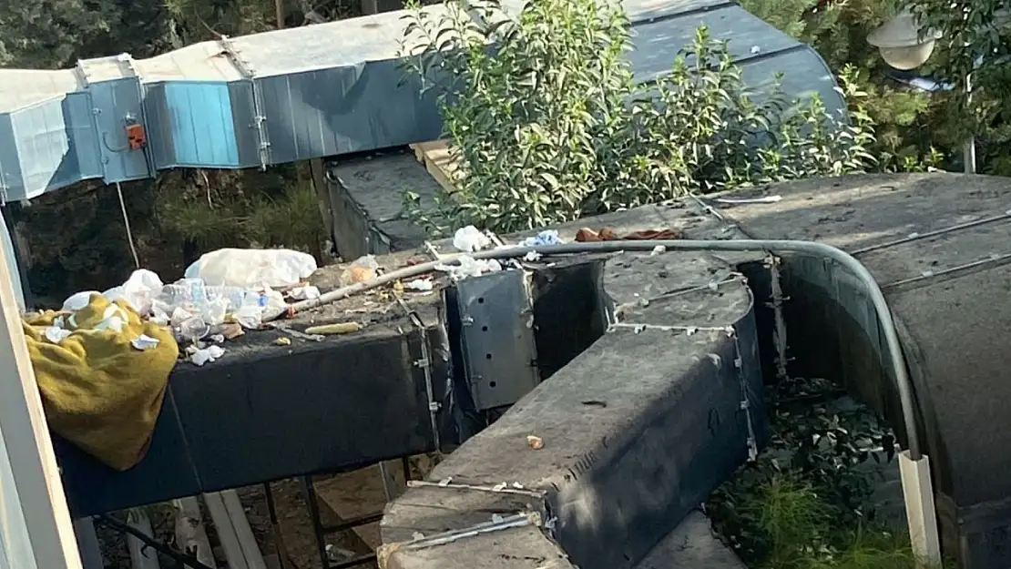 Siirt Eğitim ve Araştırma Hastanesi'nde Hasta Yakınlarından Tepki Çeken Çöp Atma Olayı