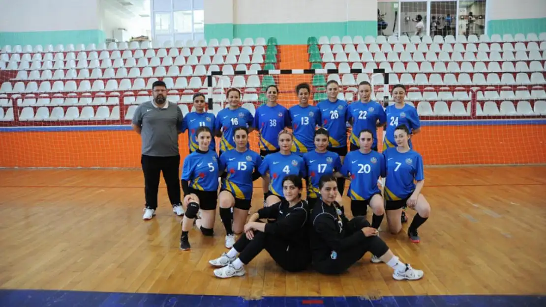 SİİRT KADIN HENTBOL TAKIMI TÜRKİYE'DE İLK 4'DE