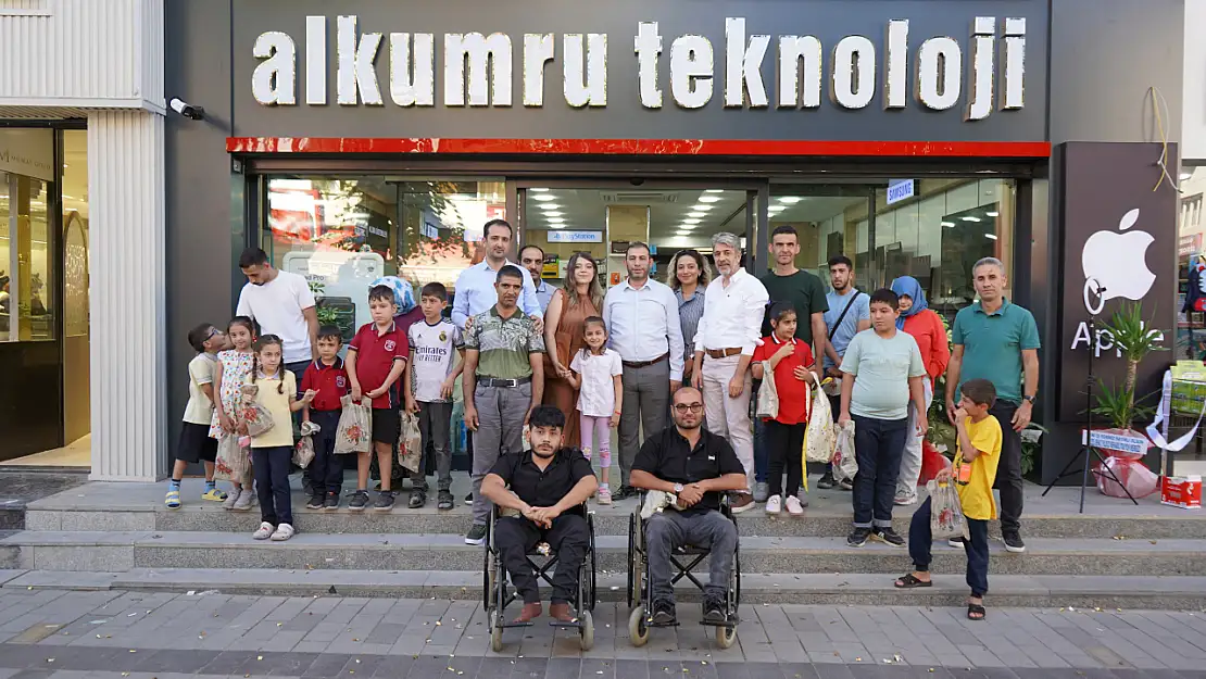 Siirt'te Alkumru Teknoloji Mağazası Açılışında Farkındalık: Engelli Bireyler Kurdeleyi Kesti