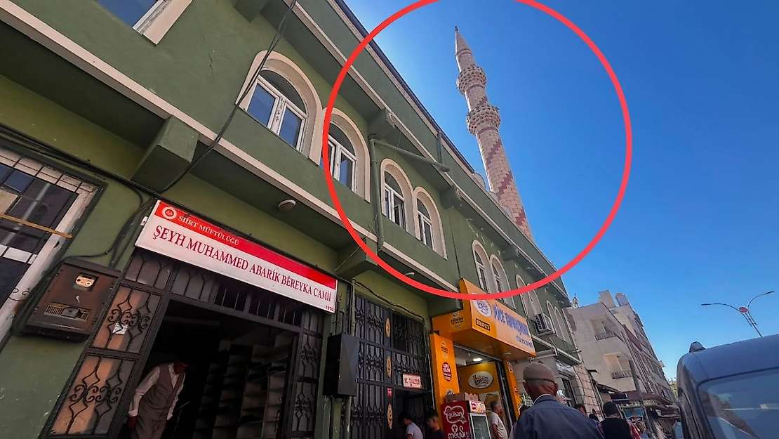 Siirt'te Çatlaklar Bulunan Camii Minaresi Yıkılıyor: Çevre Esnafına Tahliye Uyarısı