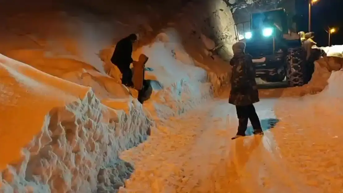 Siirt'te çocuğun üzerine soba devrildi, ekipler 6 saatlik çalışmayla hastaneye ulaştırdı