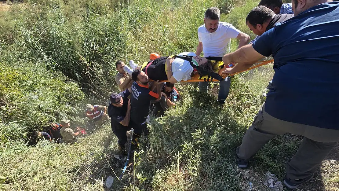Siirt'te Göreve Giden Öğretmenler Dereye Düşen Araçtan Kurtarıldı