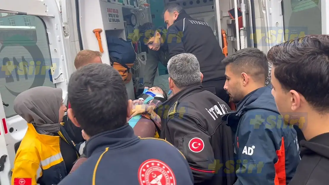 Siirt'te havalandırma boşluğuna düşen genç kız halat yardımıyla kurtarıldı