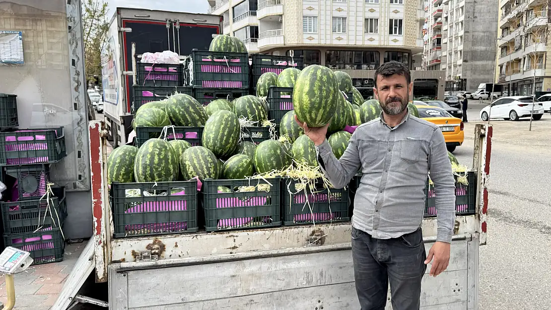 Siirt'te Sezonun İlk İran Karpuzu Tezgahta: Kilosu 50 ile 70 Lira Arasında