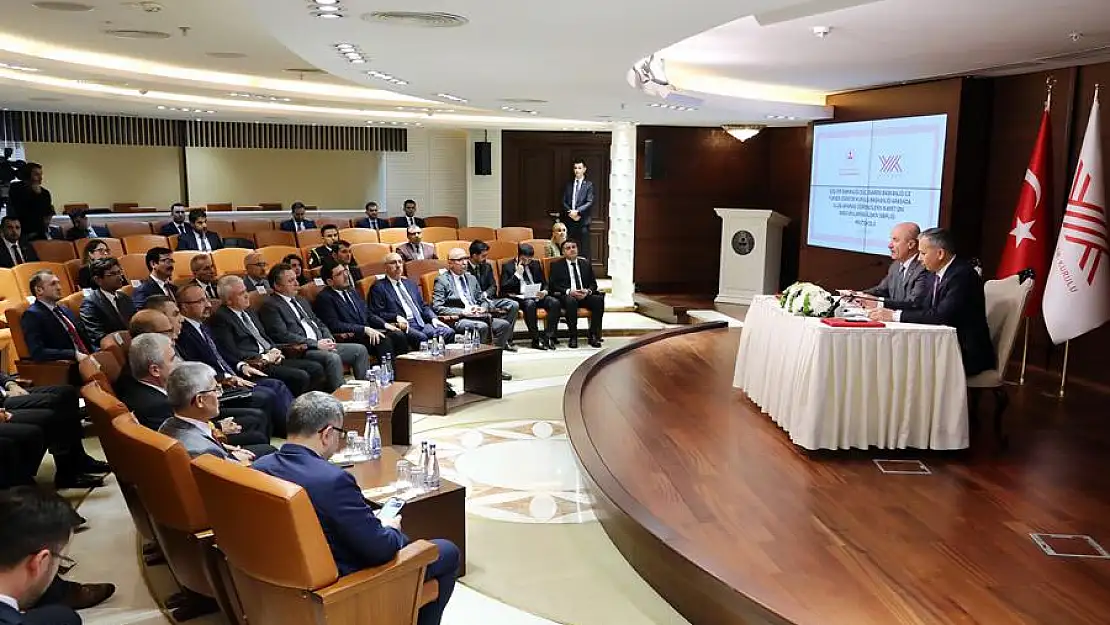 Siirt Üniversitesi Rektörü Prof.Dr.Şındak İkamet İzni İş Birliği Protokolü İmza Törenine Katıldı