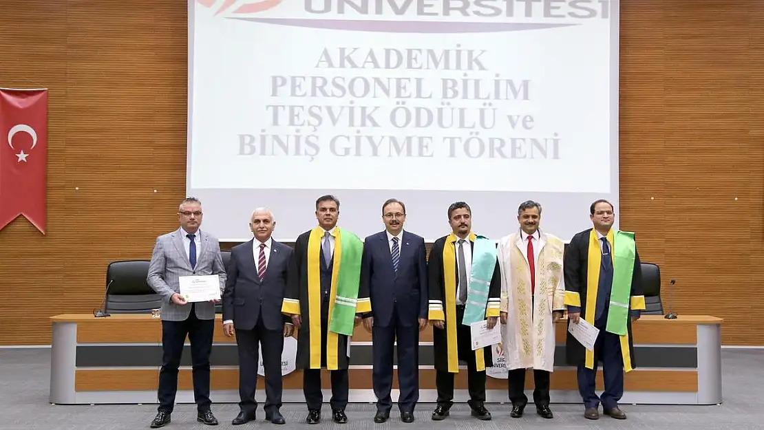 Siirt Üniversitesinde 'Akademik Personel Bilim Teşvik Ödül ve Biniş Giyme Töreni'