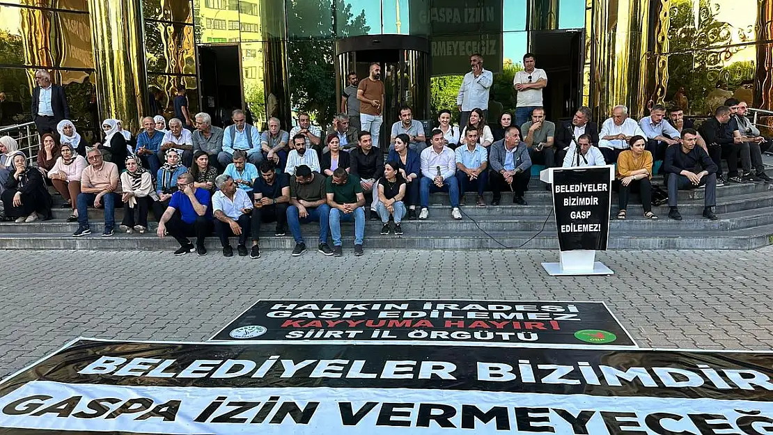 Siirt'te 14 Sivil Toplum Kuruluşundan Ortak Basın Açıklaması: 'Normalleşme Kayyumla Sağlanamaz!' (VİDEOLU HABER)