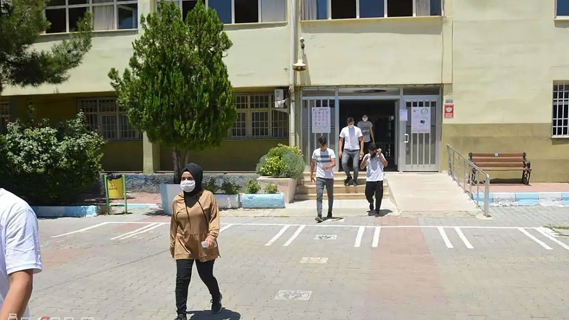 Siirt'te 3 Öğrenci YKS Sınavına Geç Kaldığı İçin Giremedi!