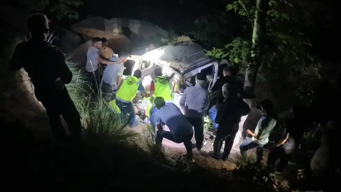 Siirt'te, Kayıp Olarak Aranan 67 Yaşındaki Aybek, 150 Metrelik Uçurumda Yaralı Olarak Bulundu