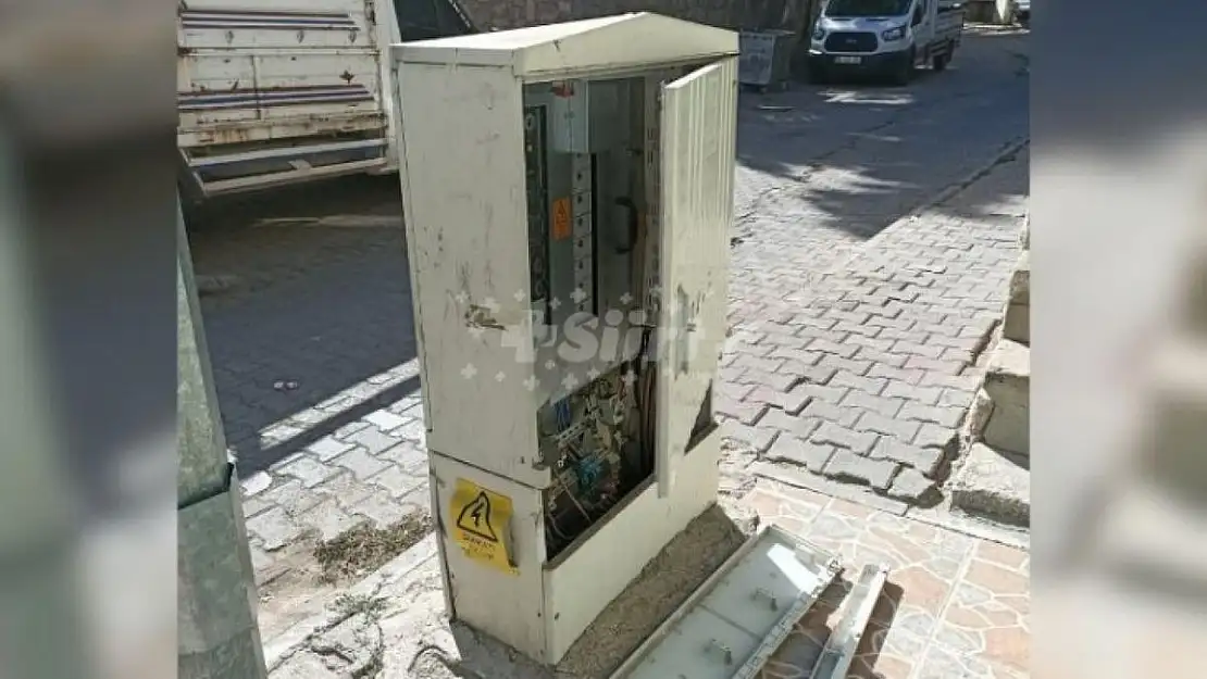 Siirt'te Ölüm Tehlikesi Saçan Kaldırım!