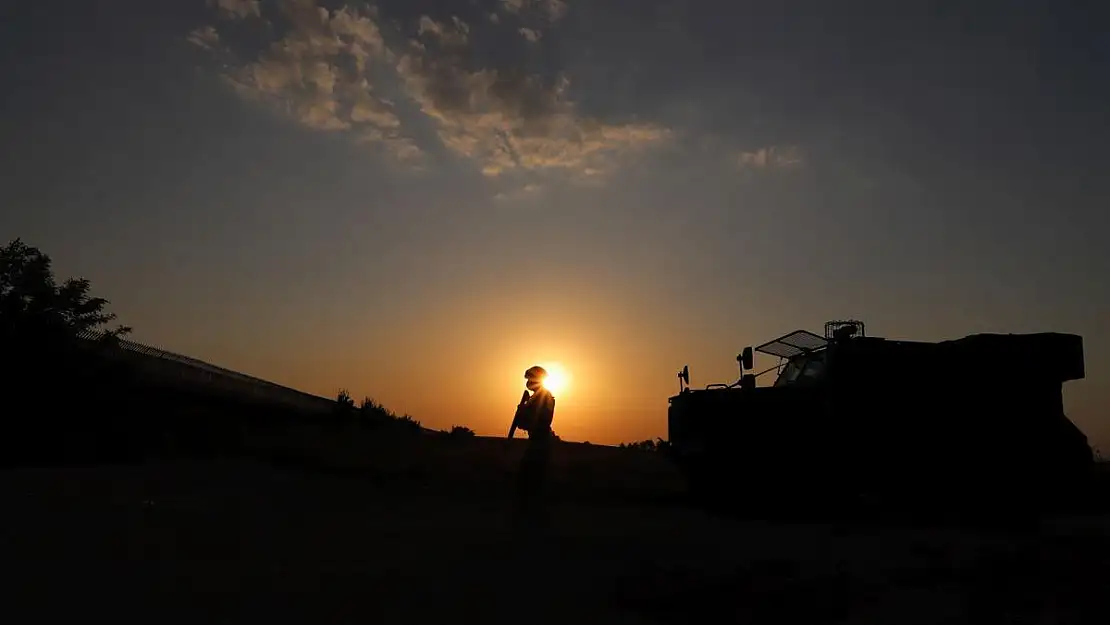 Suriye ve Irak'ın Kuzeyinde 15 Terörist Etkisiz Hale Getirildi