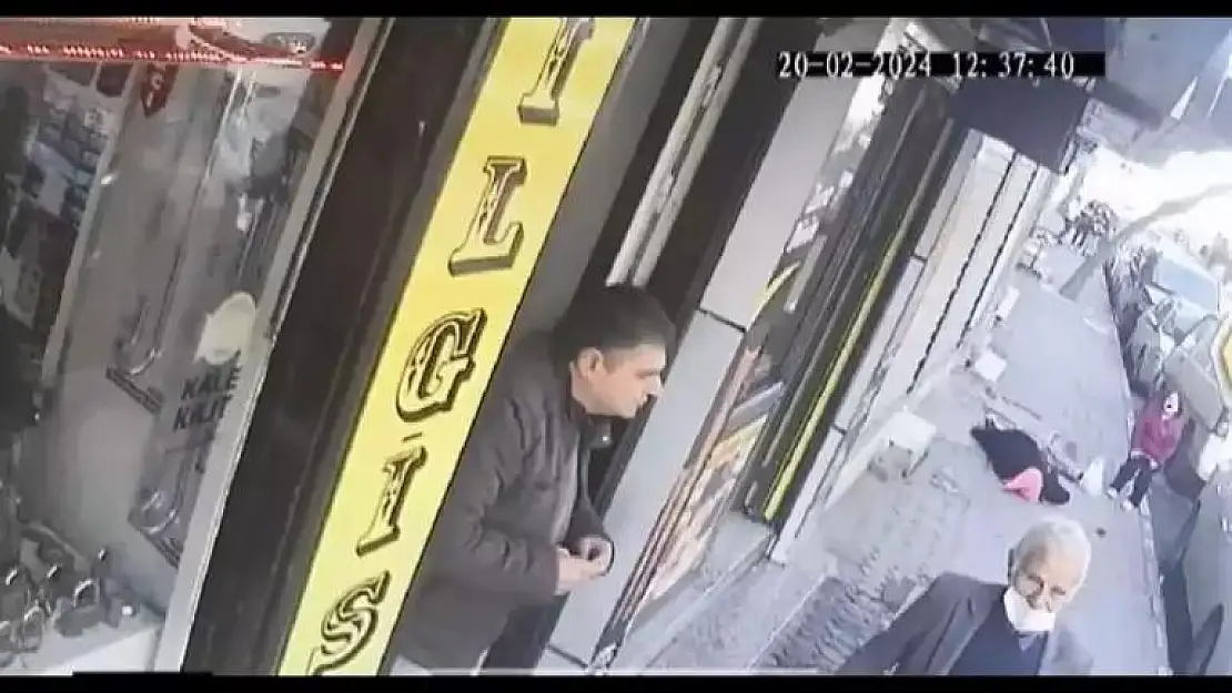 Üvey Annesini Sokak Ortasında Silahla Öldürüp Kaçtı