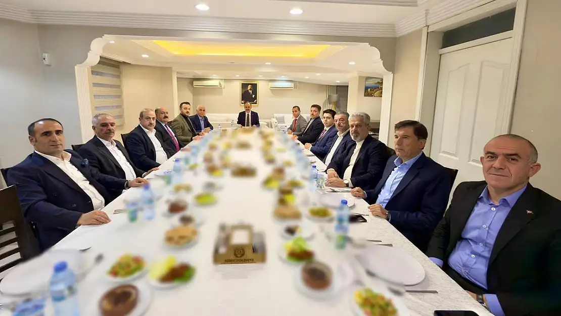 Vali, Belediye Başkanlarıyla İftar Yemeğinde Buluştu