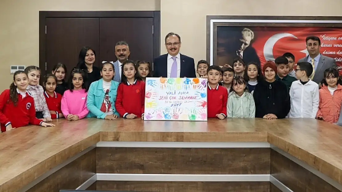 Vali Kızılkaya, 80. Yıl İlkokulu Öğrencilerini Misafir Etti