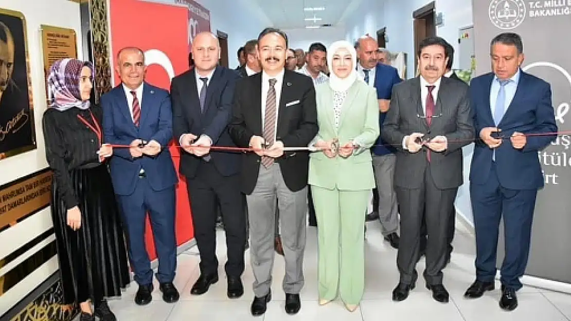 Vali Kızılkaya,Olgunlaşma Enstitüsünün  '100 Yıl Sergisi'nin Açılışını Yaptı