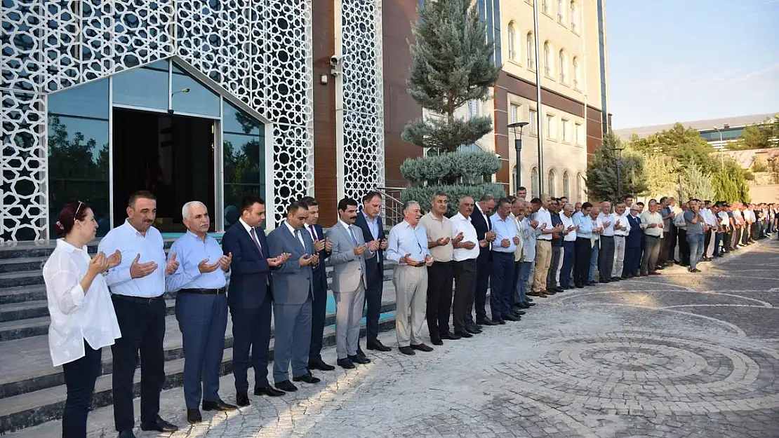 Vali ve Belediye Başkan Vekili  Sayın Osman Hacıbektaşoğlu'nu  Evliyalar Diyarı Siirt'ten  Sevgi ve Saygı İle Uğurladık