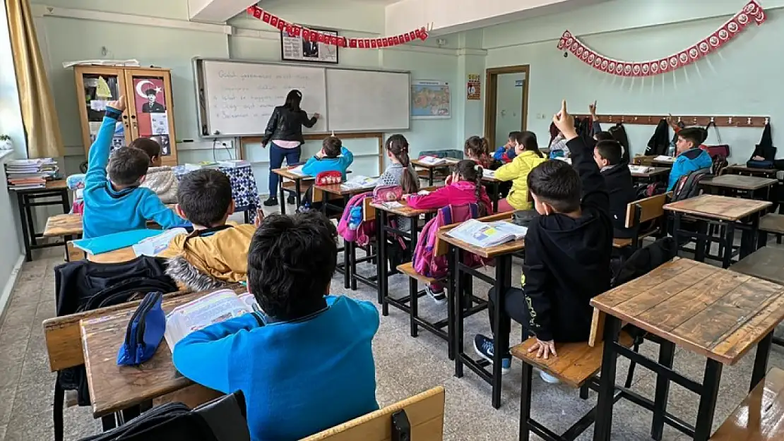 Yeni Eğitim-Öğretim Yılı Başlıyor: İlk Ders ''Yeşil Vatanı Korumak''