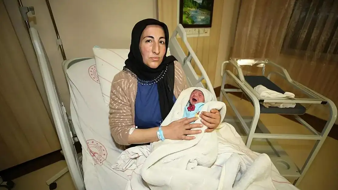 Yeni Yılın İlk Bebekleri