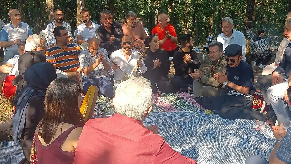 Yüzlerce Eruhlu İstanbul'daki Geleneksel Piknikte Buluştu