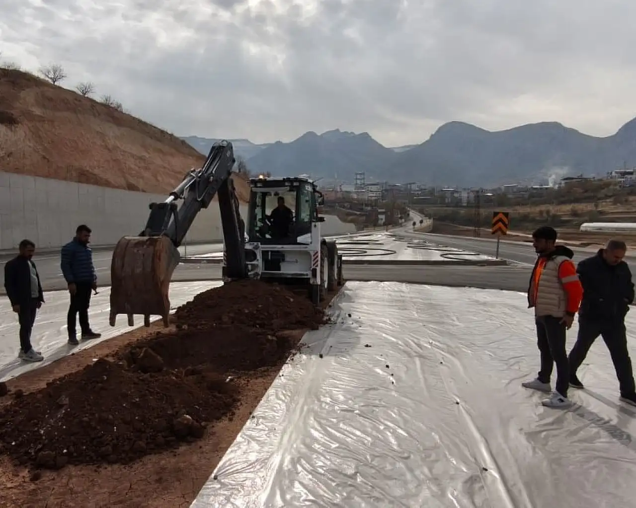 Siirt'in Eruh İlçesinin Girişine Peyzaj Çalışması Yapılıyor