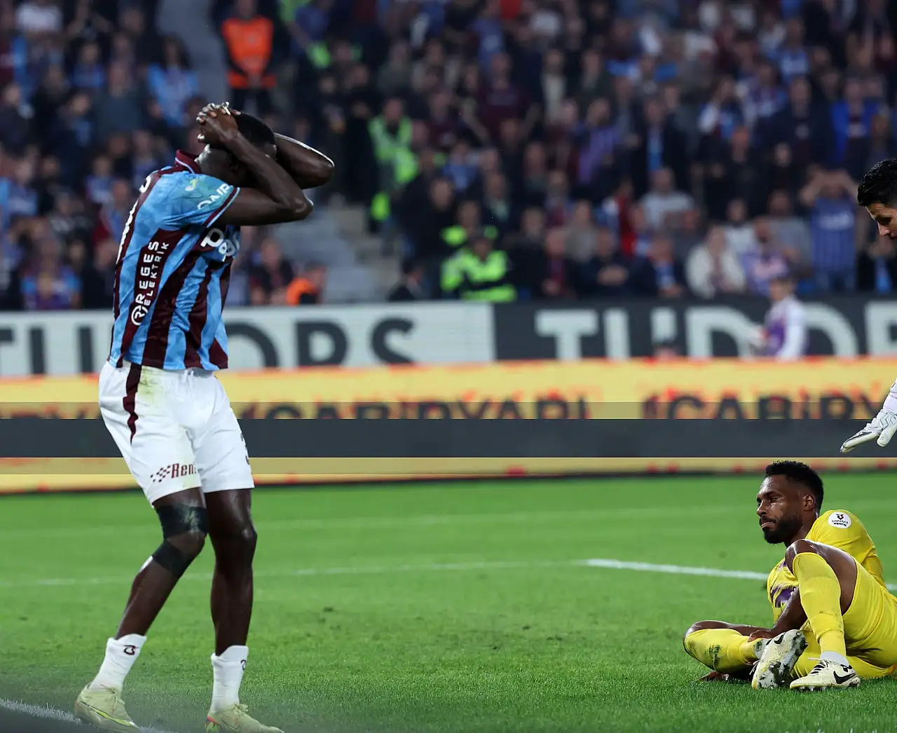 Trabzonspor-Eyüpspor Maçında Korkutan An: Luccas Claro Sakatlandı