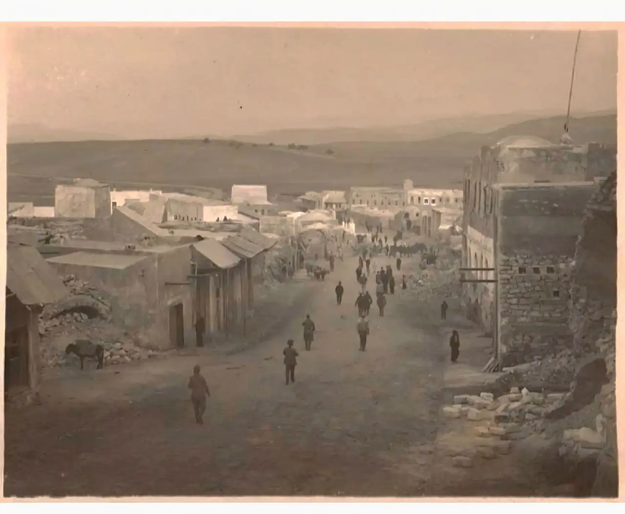Siirt'te asırlık Aynsalip Çeşmesi'nin önünden çekilmiş 1900'lerin başına ait fotoğraf ortaya çıktı