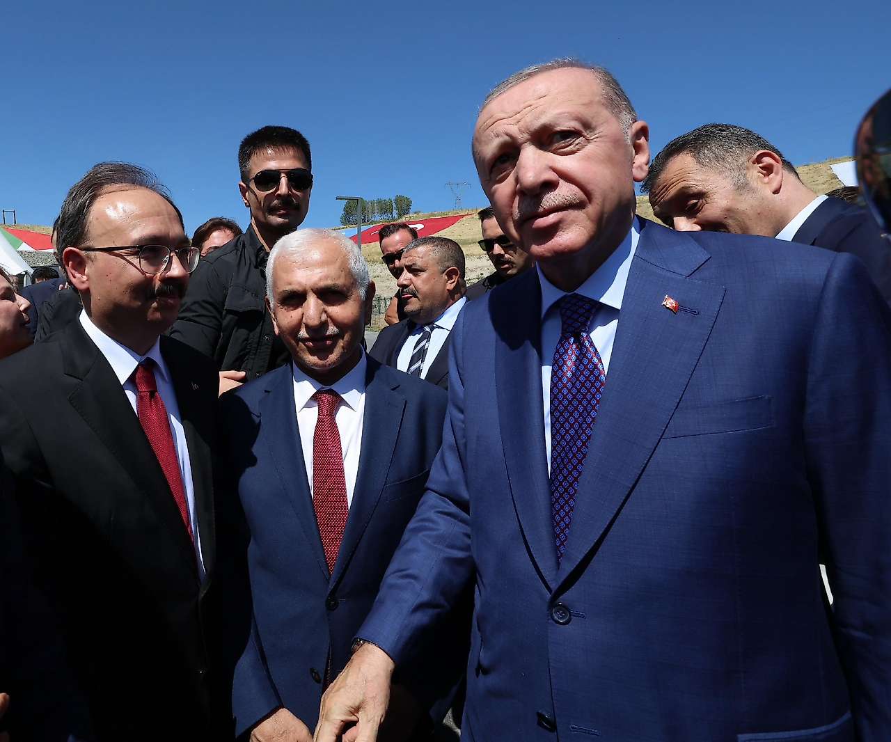 Siirt Milletvekili Mervan Gül ve Siirt Valisi Kemal Kızılkaya, Ahlat'ta Cumhurbaşkanı Erdoğan ile Bir Araya Geldi