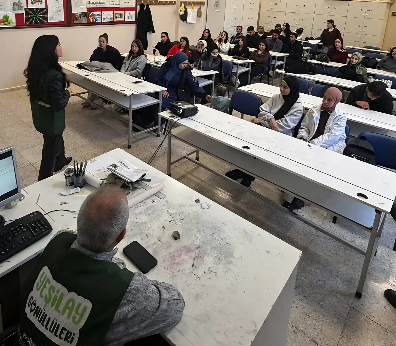 Siirt Yeşilay'dan öğretmen adaylarına bağımlılıkla mücadele eğitimi