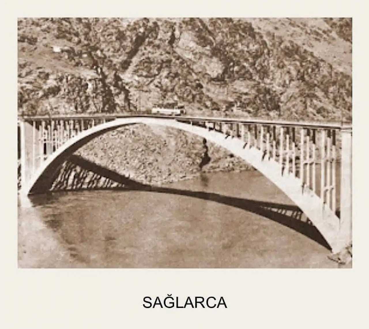 Biloris Köprüsü'nün yıllar öncesine ait fotoğrafı ortaya çıktı