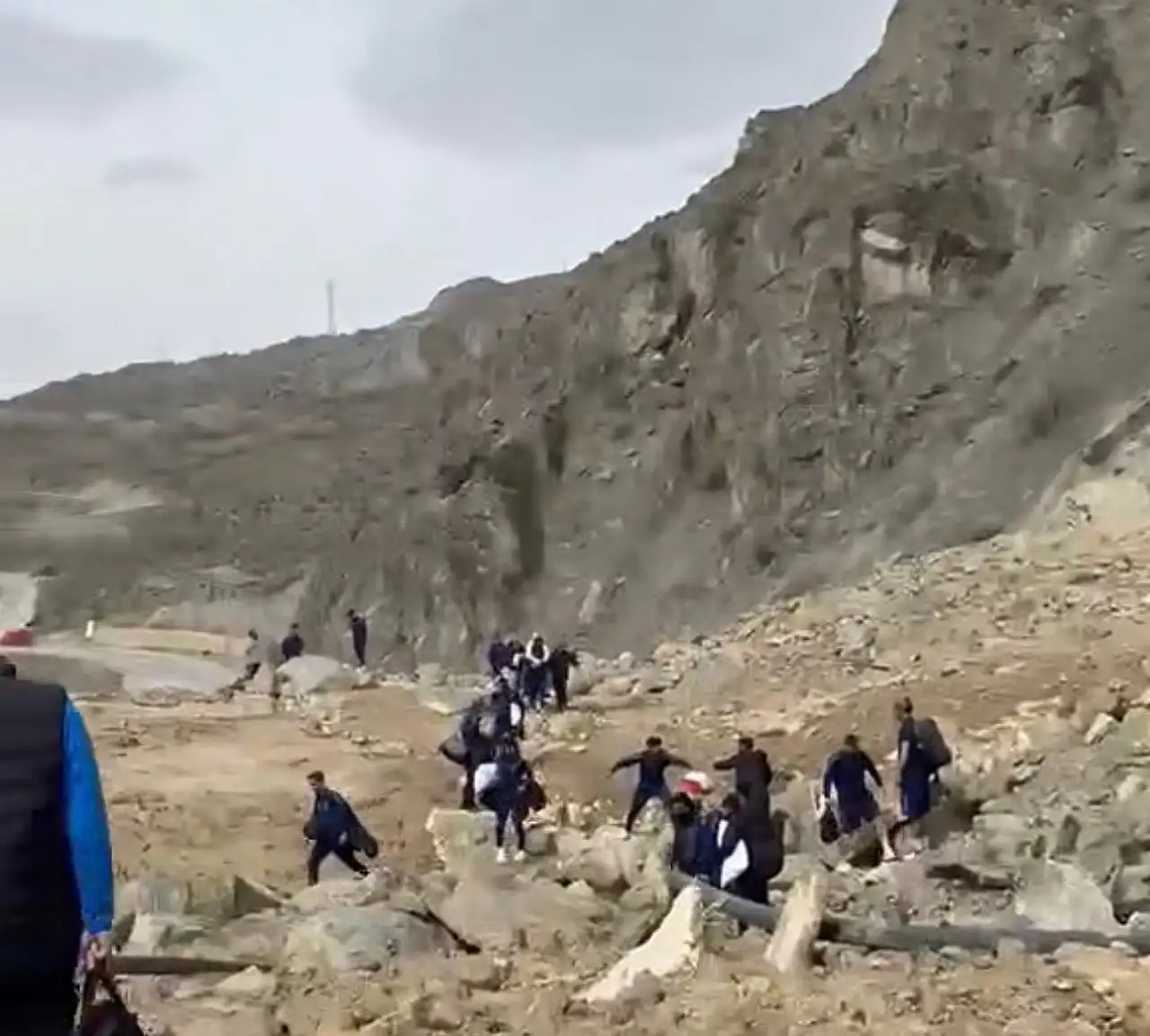 Hakkari Zapspor, Doğubayazıt Deplasmanına Yürüyerek Ulaştı: Yol Kapandı, Takım Çareyi Dağlık Arazide Buldu