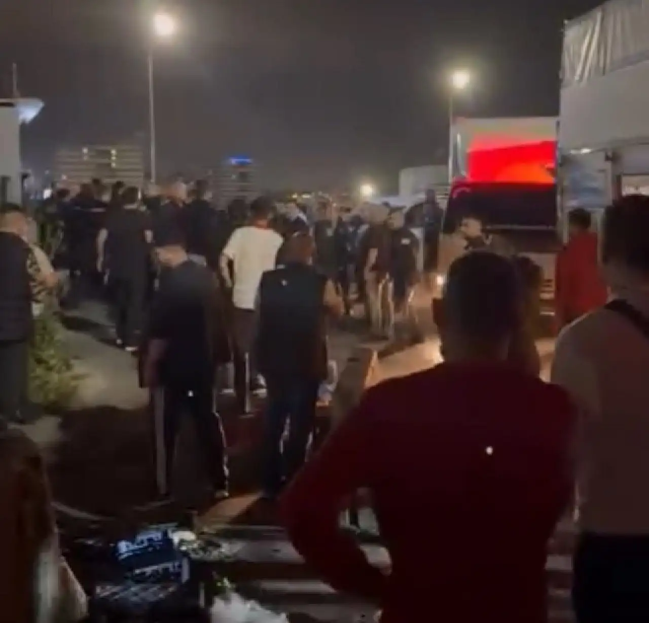 İstanbul Bayrampaşa Hali'nde Siirtli ve Karslı Gruplar Arasında Bıçaklı Kavga: 12 Polis Yaralandı, 7 Kişi Gözaltında