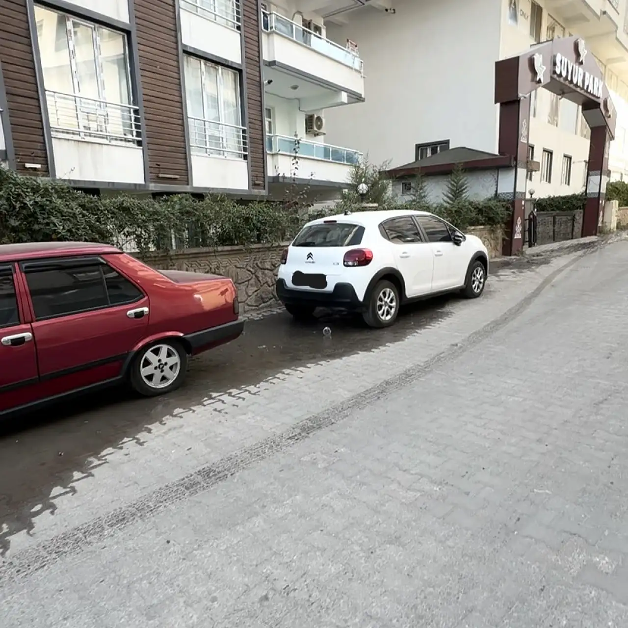 Siirt'te Mahalle Sakinleri Su Boşa Akıyor Diye Şikayetçi