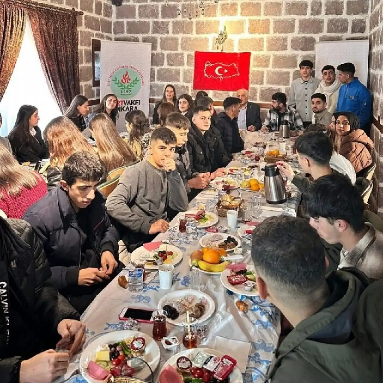 Siirt Eruhlu öğrenciler Ankara'yı gezdi, Siirt Vakfı'na konuk oldu