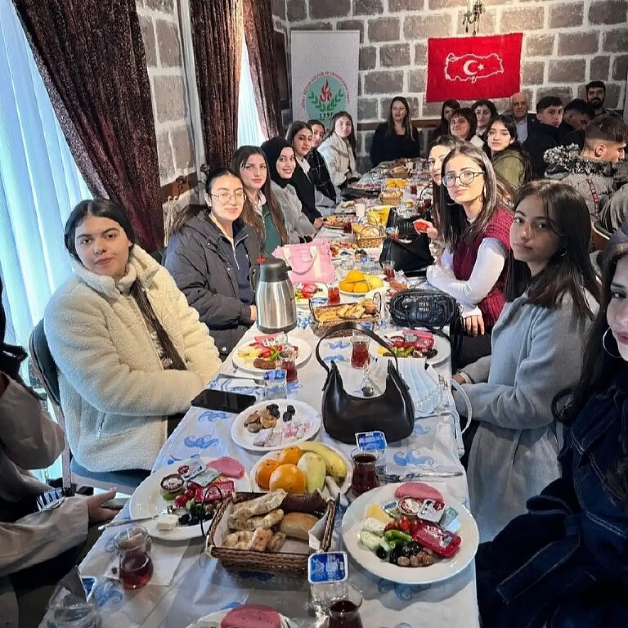 Siirt Eruhlu öğrenciler Ankara'yı gezdi, Siirt Vakfı'na konuk oldu