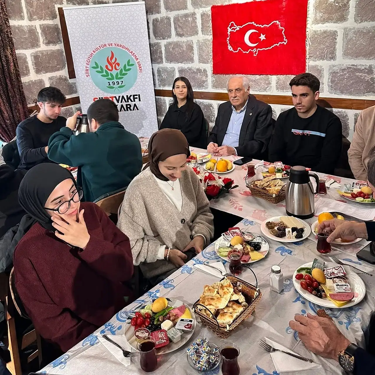Siirt Vakfı Ankara Şubesi, Bursiyer Öğrencilerle Kahvaltı Programında Buluştu