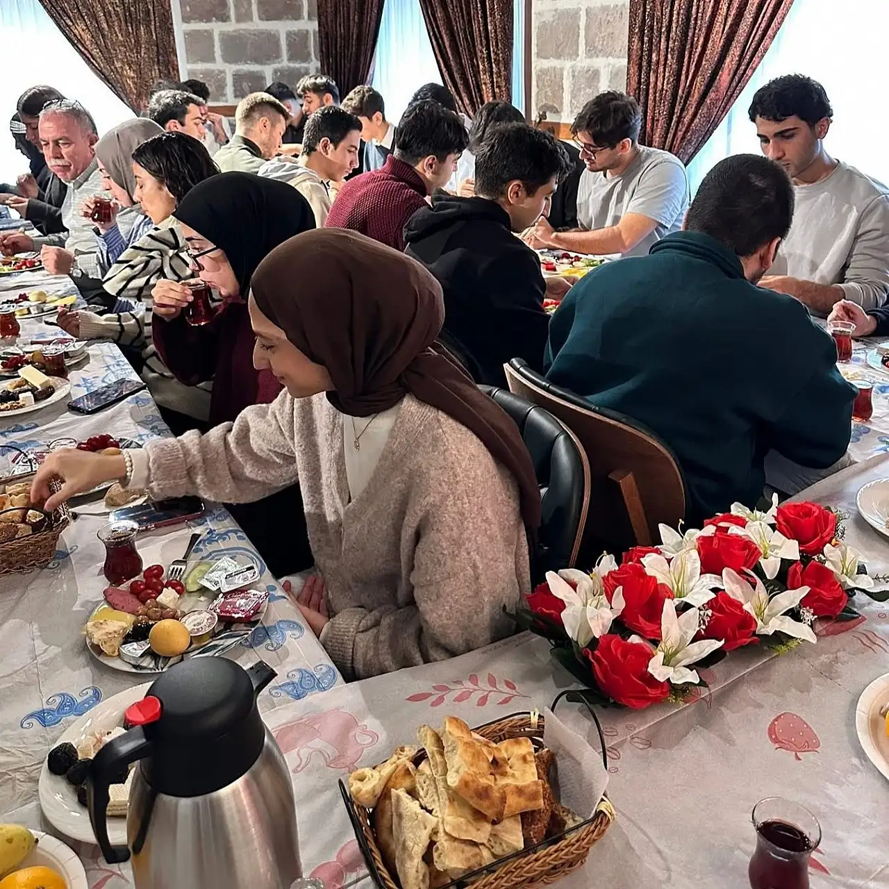 Siirt Vakfı Ankara Şubesi, Bursiyer Öğrencilerle Kahvaltı Programında Buluştu