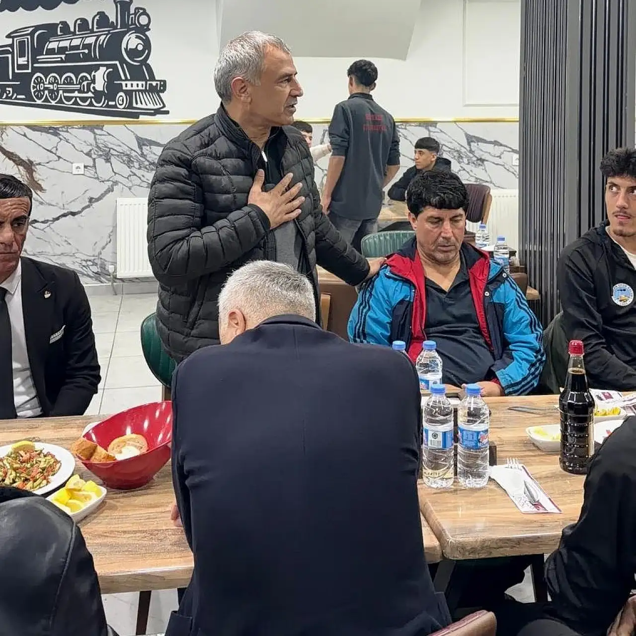 Deryalar'dan Kurtalan Spor'a Moral Yemeği: ''Sahaya Çıkın, Arkınızdayız''