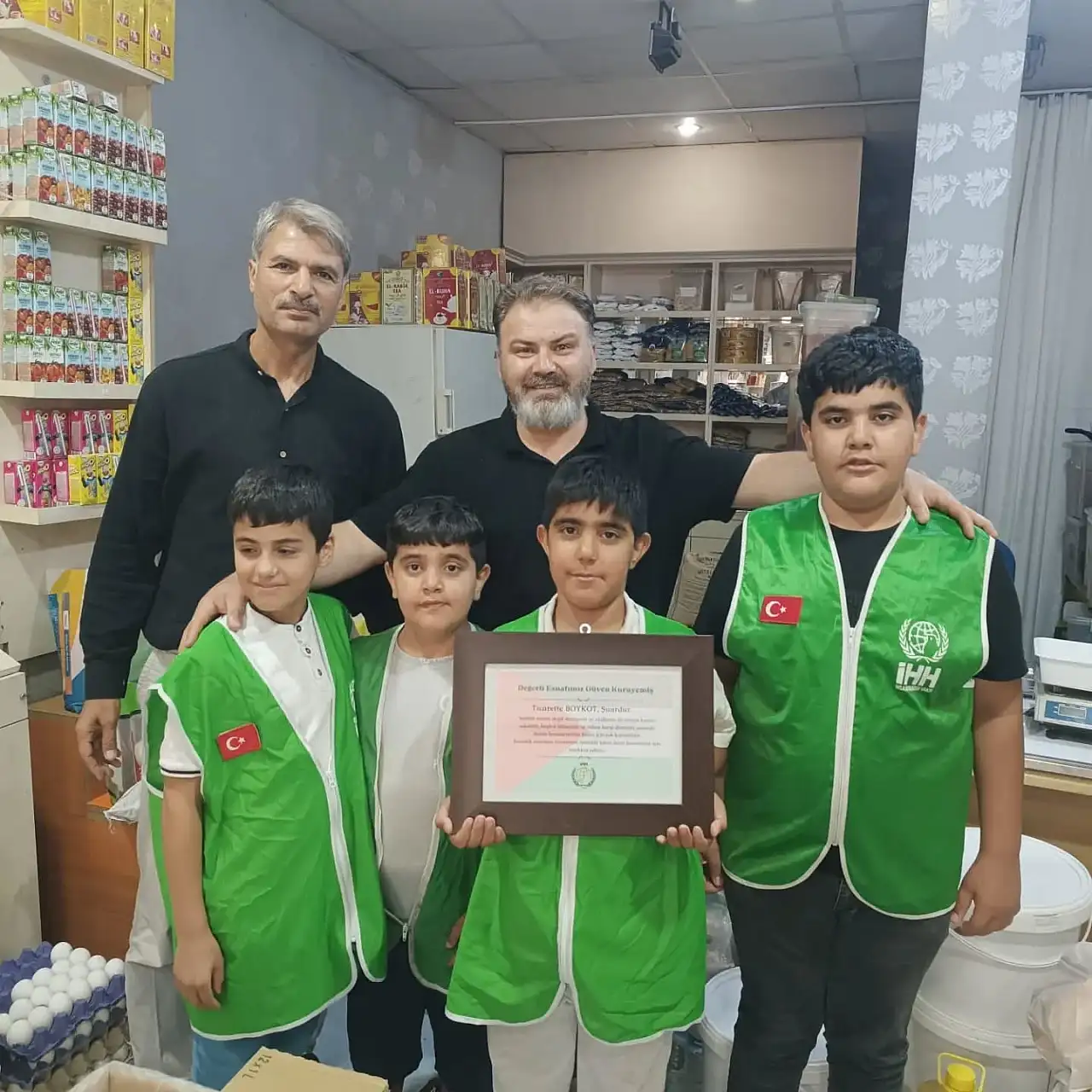 Siirt'te Filistin İçin Duyarlılık Gösteren Esnafa Teşekkür Belgesi