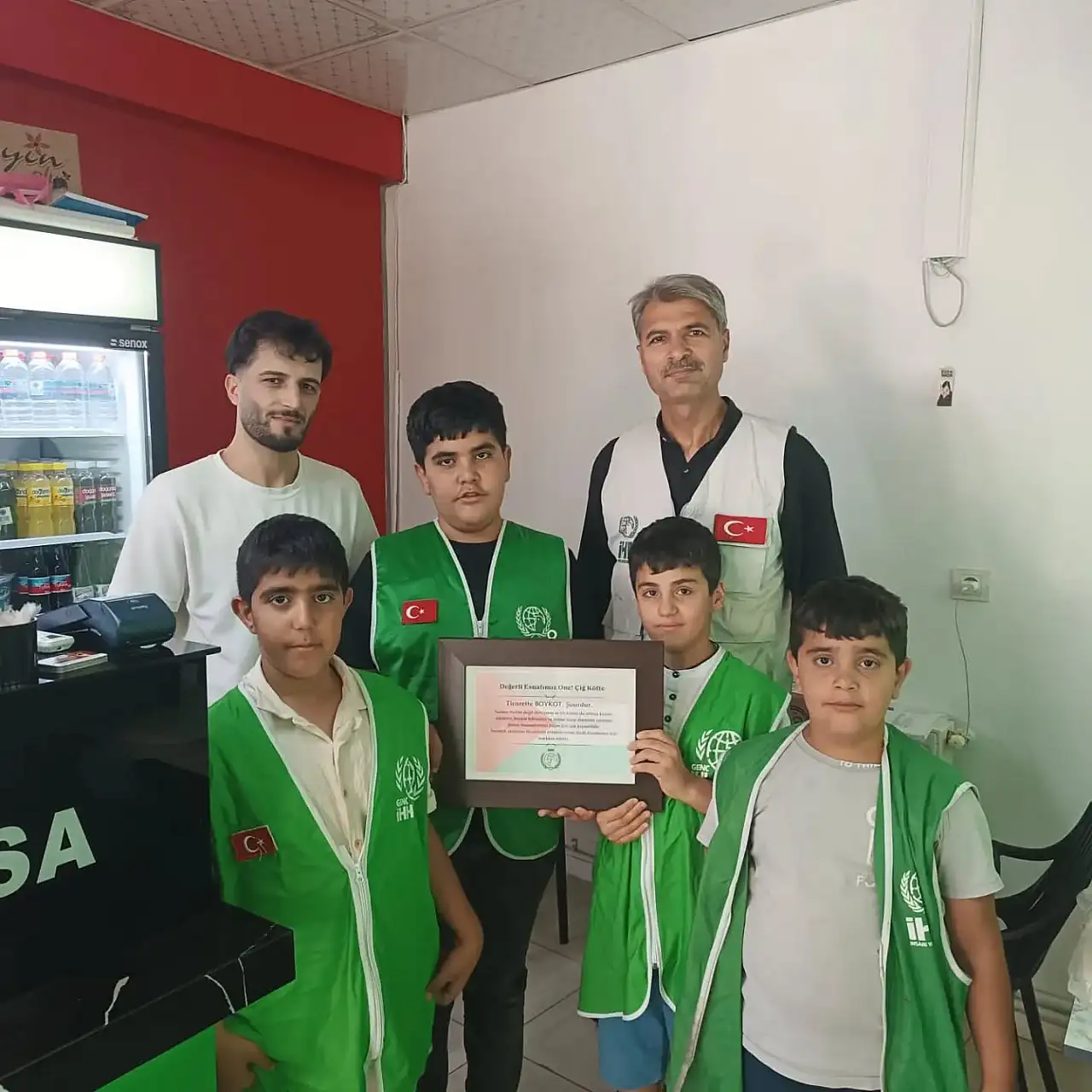 Siirt'te Filistin İçin Duyarlılık Gösteren Esnafa Teşekkür Belgesi